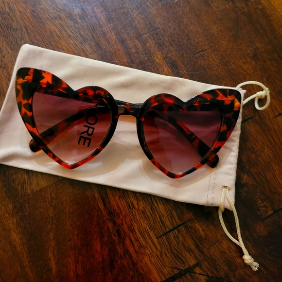 Unique Heart shape stylish women sunglasses with dust bag - Picture 1 of 5
